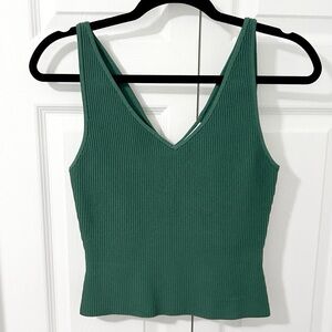 NWT Aritzia Babaton Sculpt Knit Double V Tank